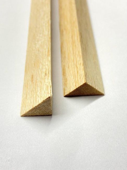 2x Vareta de balsa triangular de 20mm com 50cm de comprimento