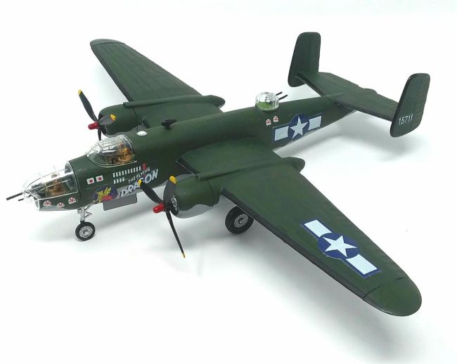 B-25 Flying Dragon com suporte giratório - 1/64  Kit de Montar Atlantis 3006