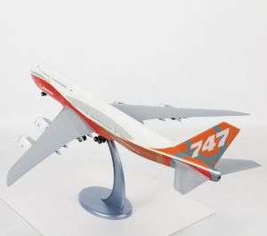 Civil airliner Boeing 747-8 Demonstrator - 1/144 Kit ZVEZDA 7010