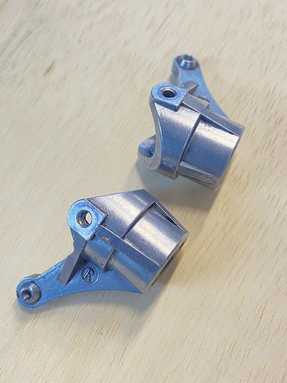 Kyosho If221 Knuckle Arm L&R (IF6B) Juntas de direção de alumínio Kyosho (2) USADO
