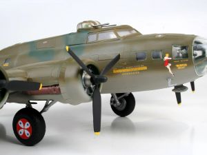 Revell 04297 B-17F Memphis Belle - 1/48 Kit para Montar
