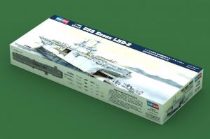USS Essex LHD-2 1/700  Kit Hobby Boss 83403
