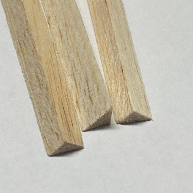 Vareta de balsa triangular de 8mm com 50cm de comprimento - lote de 3 unidades