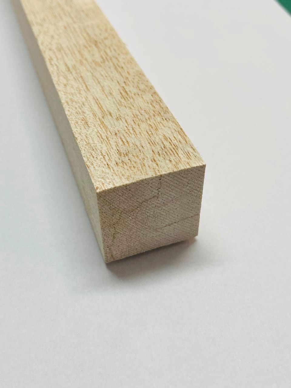Vareta madeira balsa quadrada de 20X20mm x 50cm lote com 1 unidade